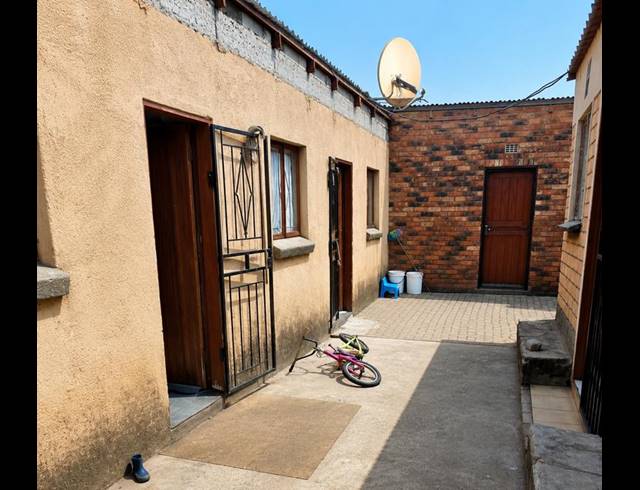 11 BEDROOM HOUSE FOR SALE IN ESSELEN PARK